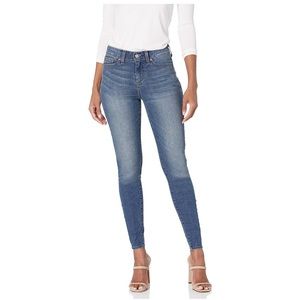 Levi’s Signature Gold Mid-Rise Skinny Jeans